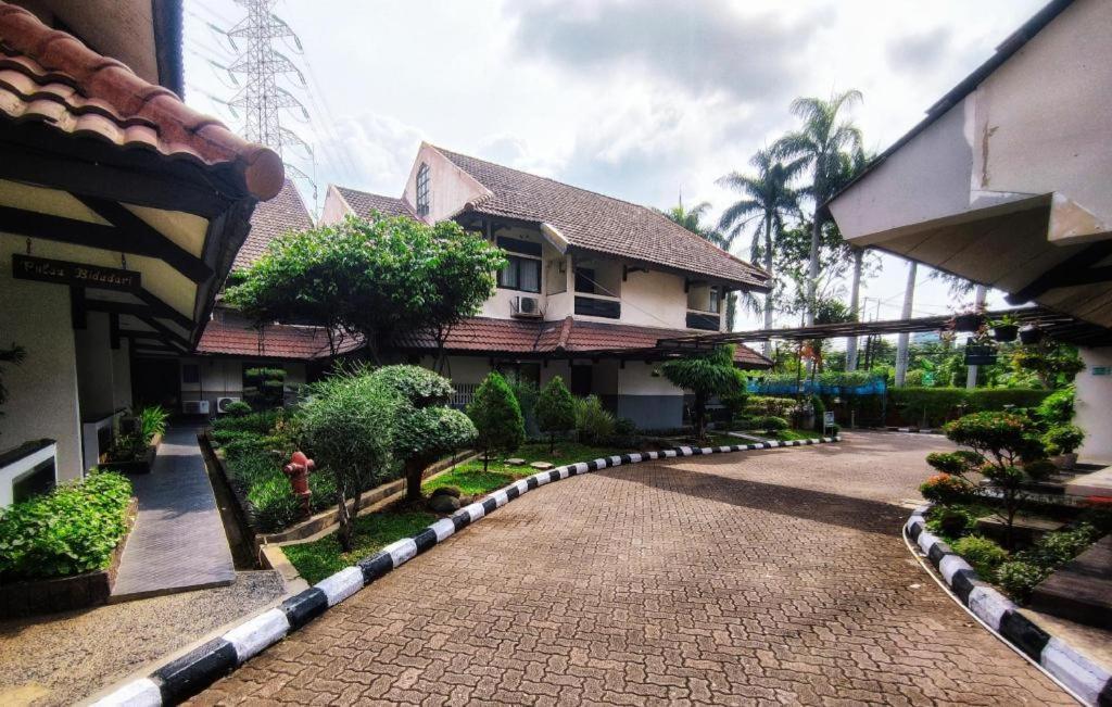 D'Arcici Hotel Plumpang Джакарта Экстерьер фото